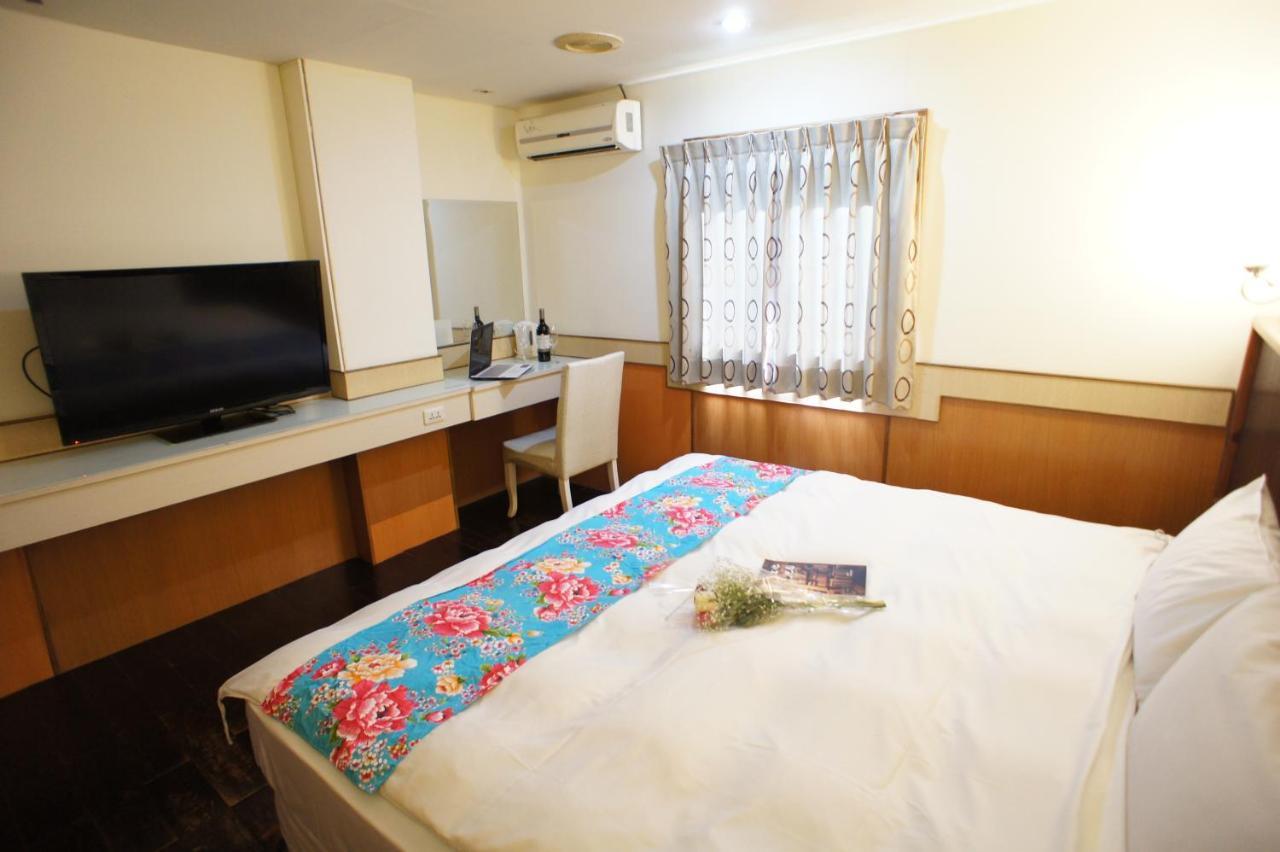 Galaxy Hotel Чжунли Екстериор снимка